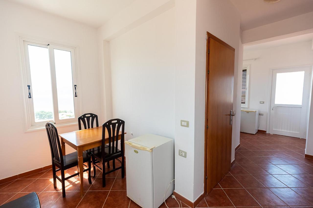 Hotel Dini Radhimë Екстериор снимка