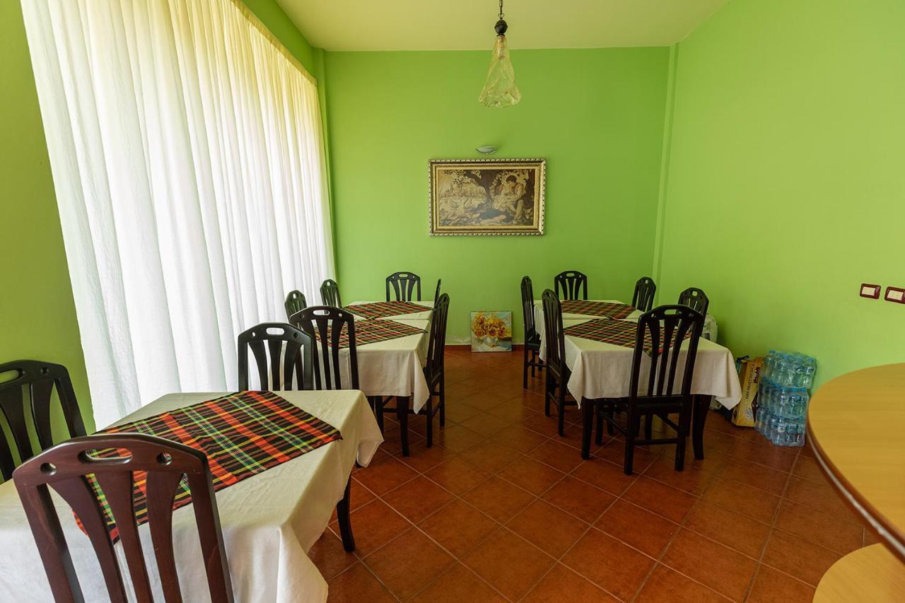 Hotel Dini Radhimë Екстериор снимка