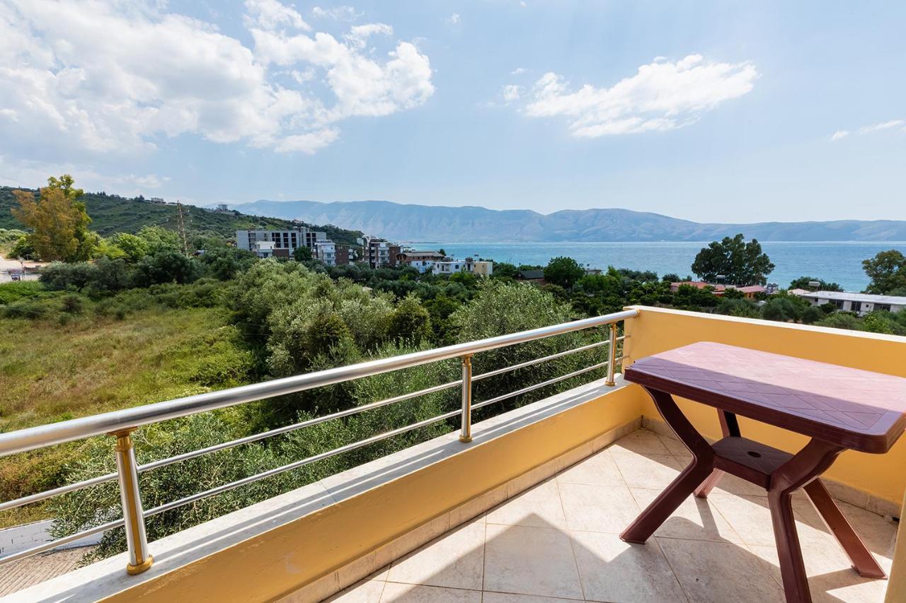 Hotel Dini Radhimë Екстериор снимка