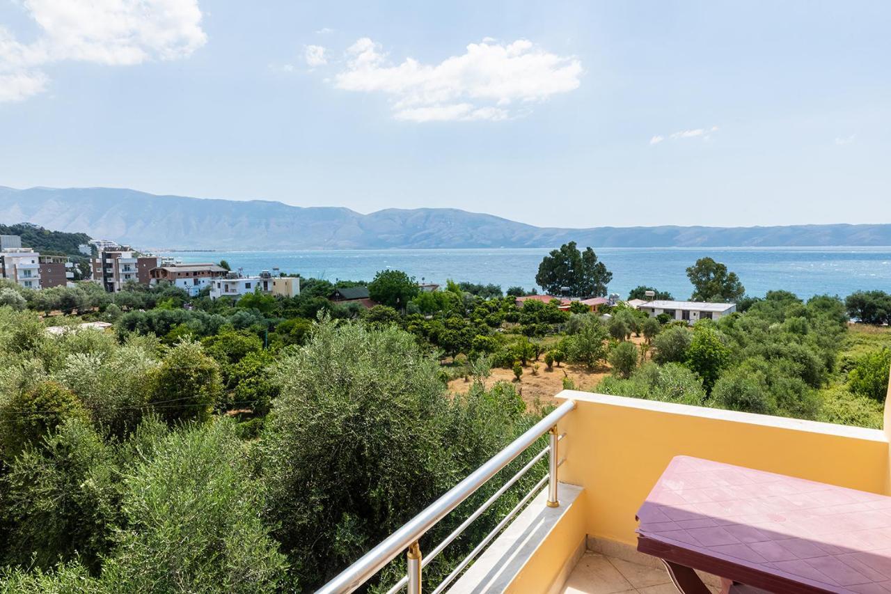Hotel Dini Radhimë Екстериор снимка