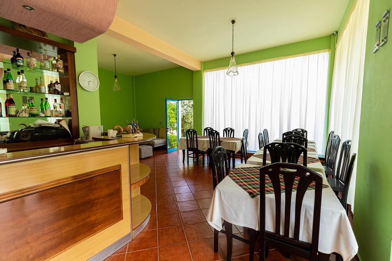 Hotel Dini Radhimë Екстериор снимка