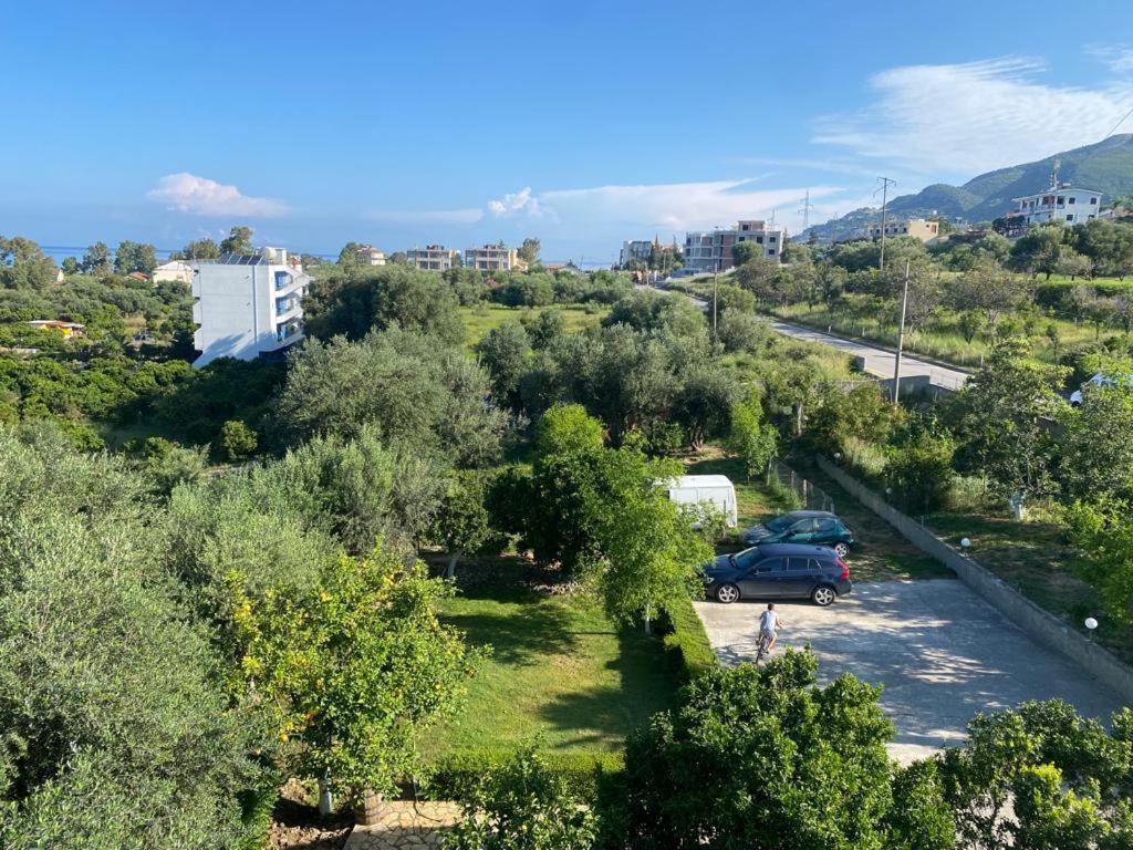 Hotel Dini Radhimë Екстериор снимка