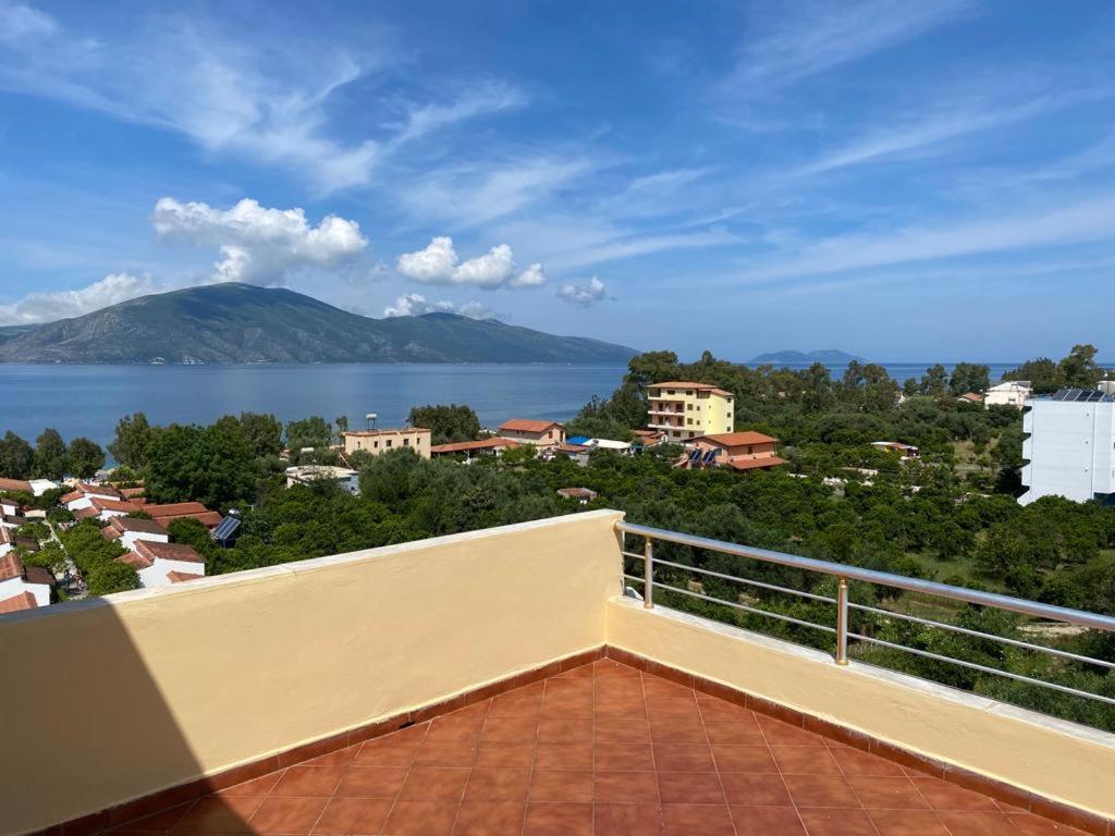Hotel Dini Radhimë Екстериор снимка