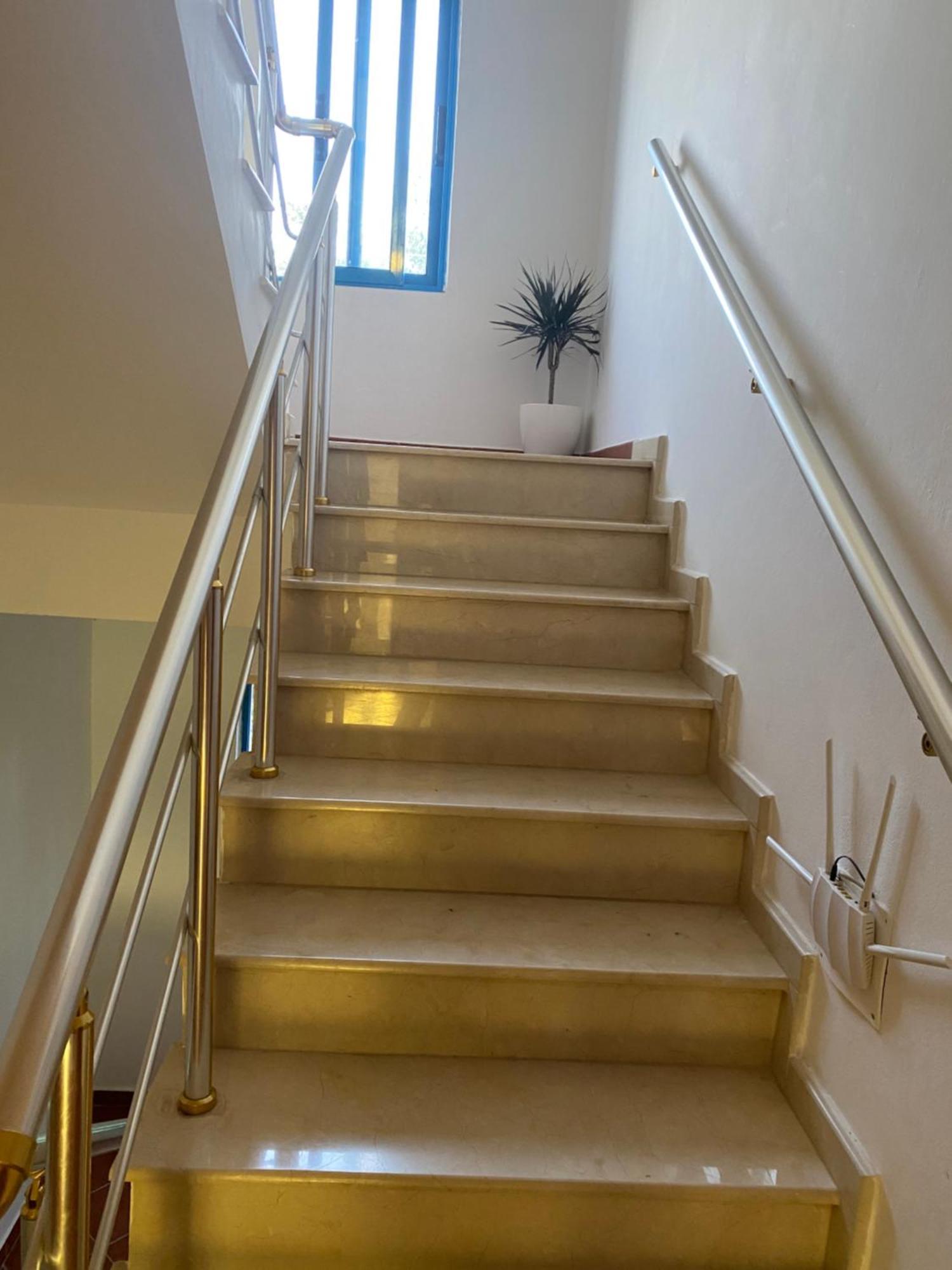 Hotel Dini Radhimë Екстериор снимка