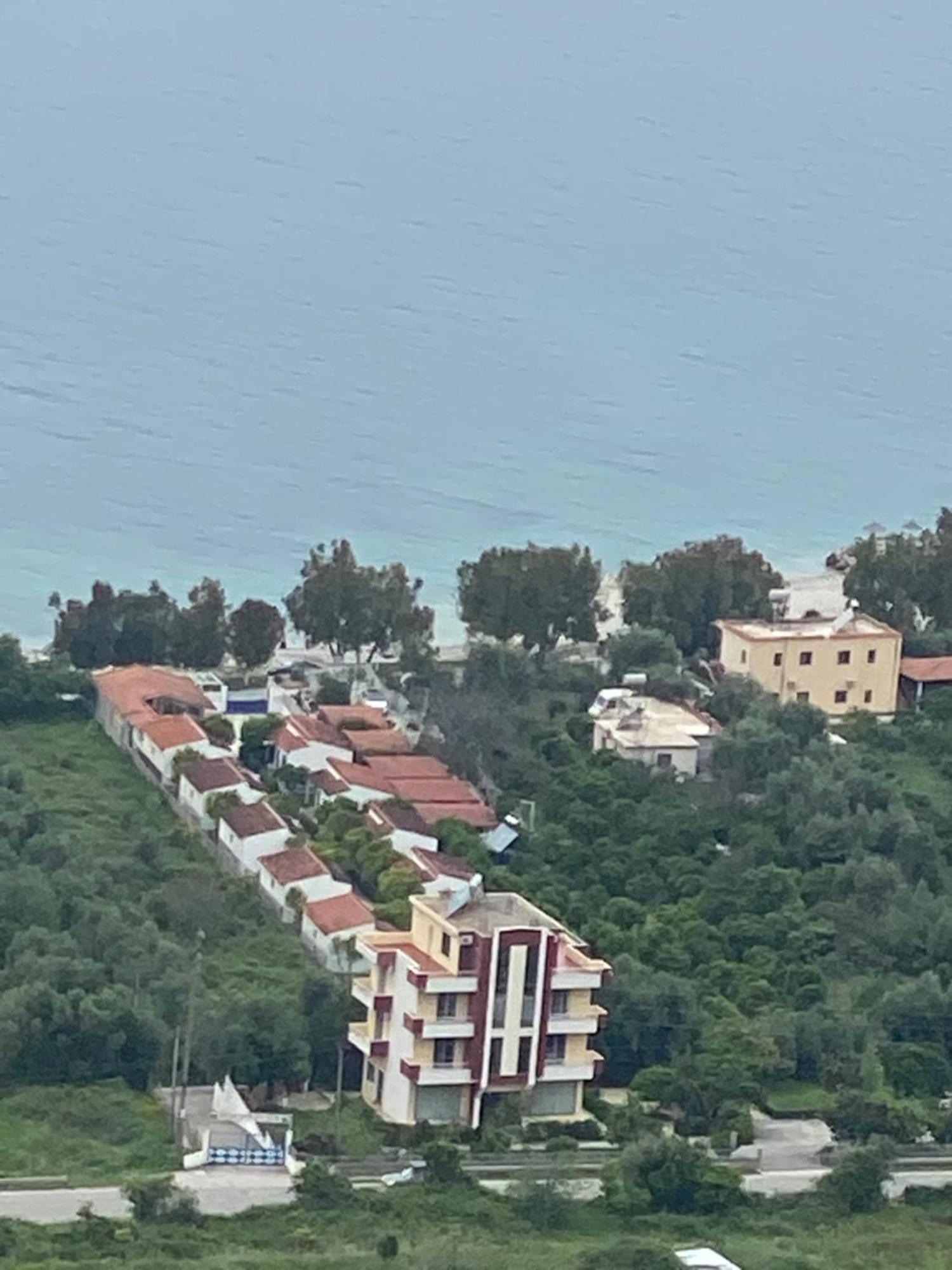 Hotel Dini Radhimë Екстериор снимка
