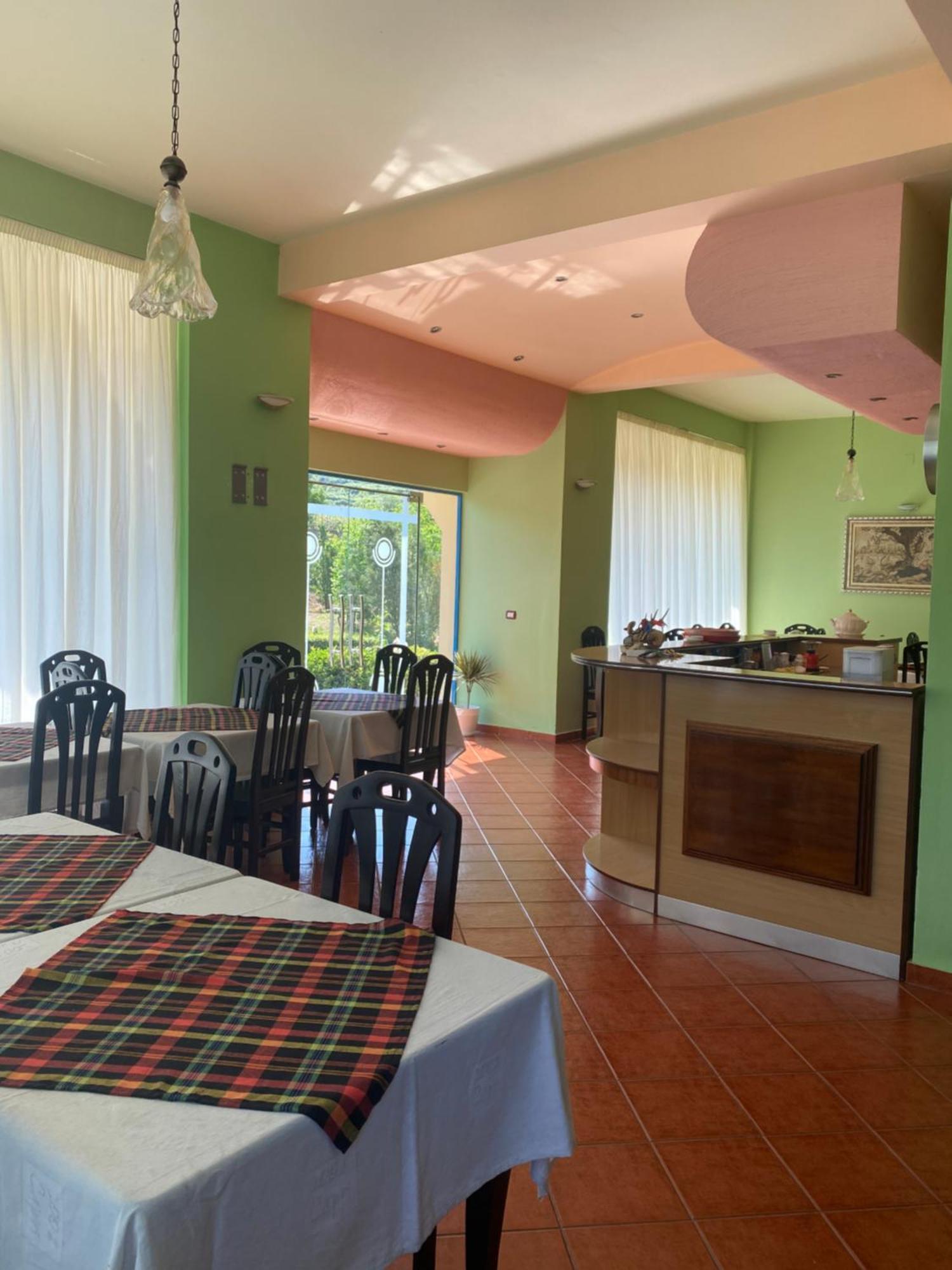 Hotel Dini Radhimë Екстериор снимка