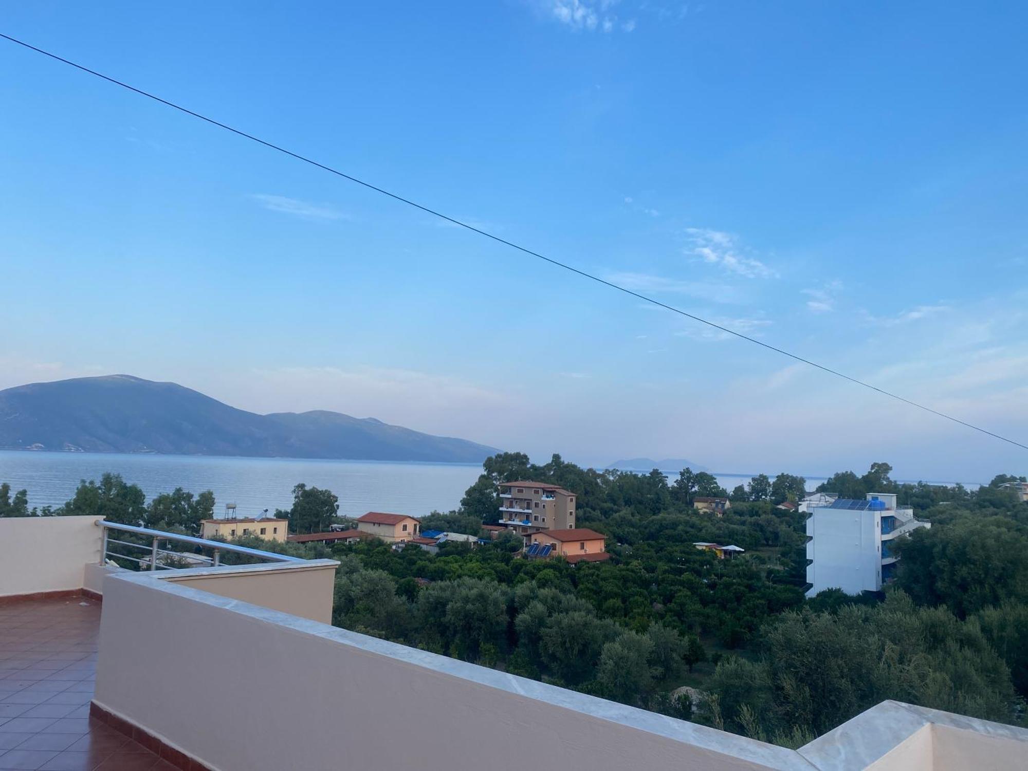 Hotel Dini Radhimë Екстериор снимка